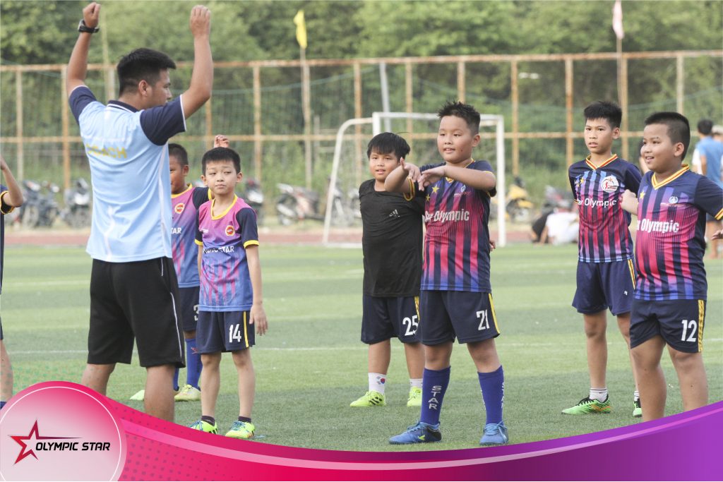 Lớp bóng đá cho trẻ em tại Học Viện Thể Thao Olympic